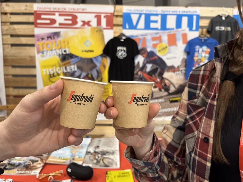 Káva s sebou v kelímcích